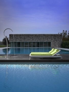 Bordo piscina moderno